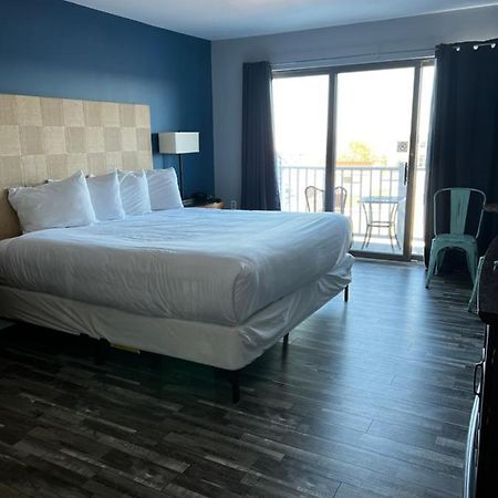 Trade Winds On The Bay Aparthotel Rockland Exteriör bild